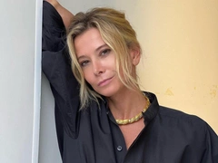 50-летняя Высоцкая восхитила фигурой в купальнике