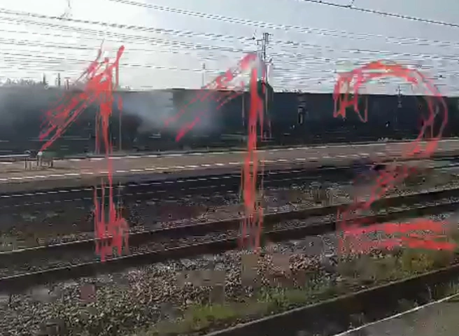 Опубликовано видео с вокзала в Сасове, где загорелись вагоны с серой | ya62.ru