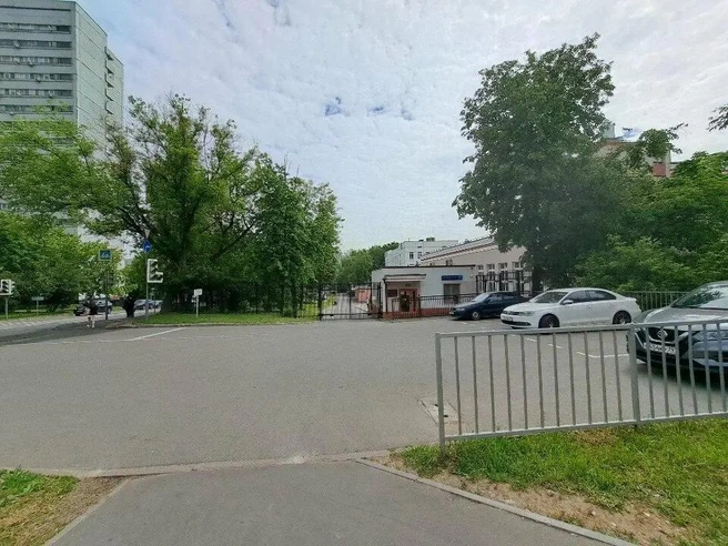 Образовательное учреждение в тихом зеленом районе на западе Москвы | Источник: «Яндекс Карты»