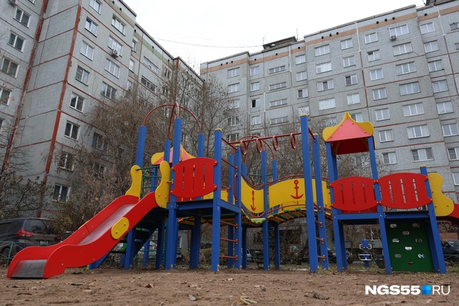 Самая яркая деталь площадки — это, конечно, игровой комплекс | Источник: Евгений Софийчук / NGS55.RU