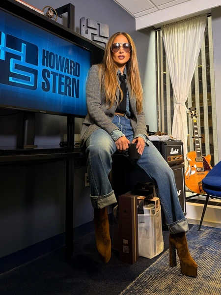 Источник: @jlo, @sternshow