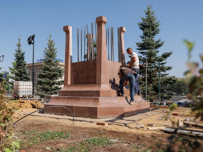Здесь будет обновленный монумент Александра Невского | Источник: Алексей Волхонский / V1.RU