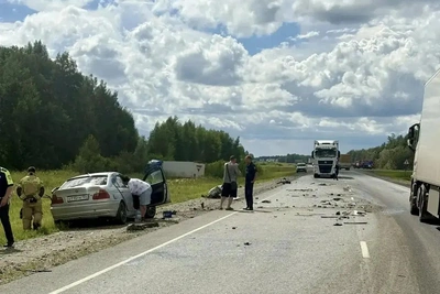 Водитель погиб в ДТП с фурой на омской трассе