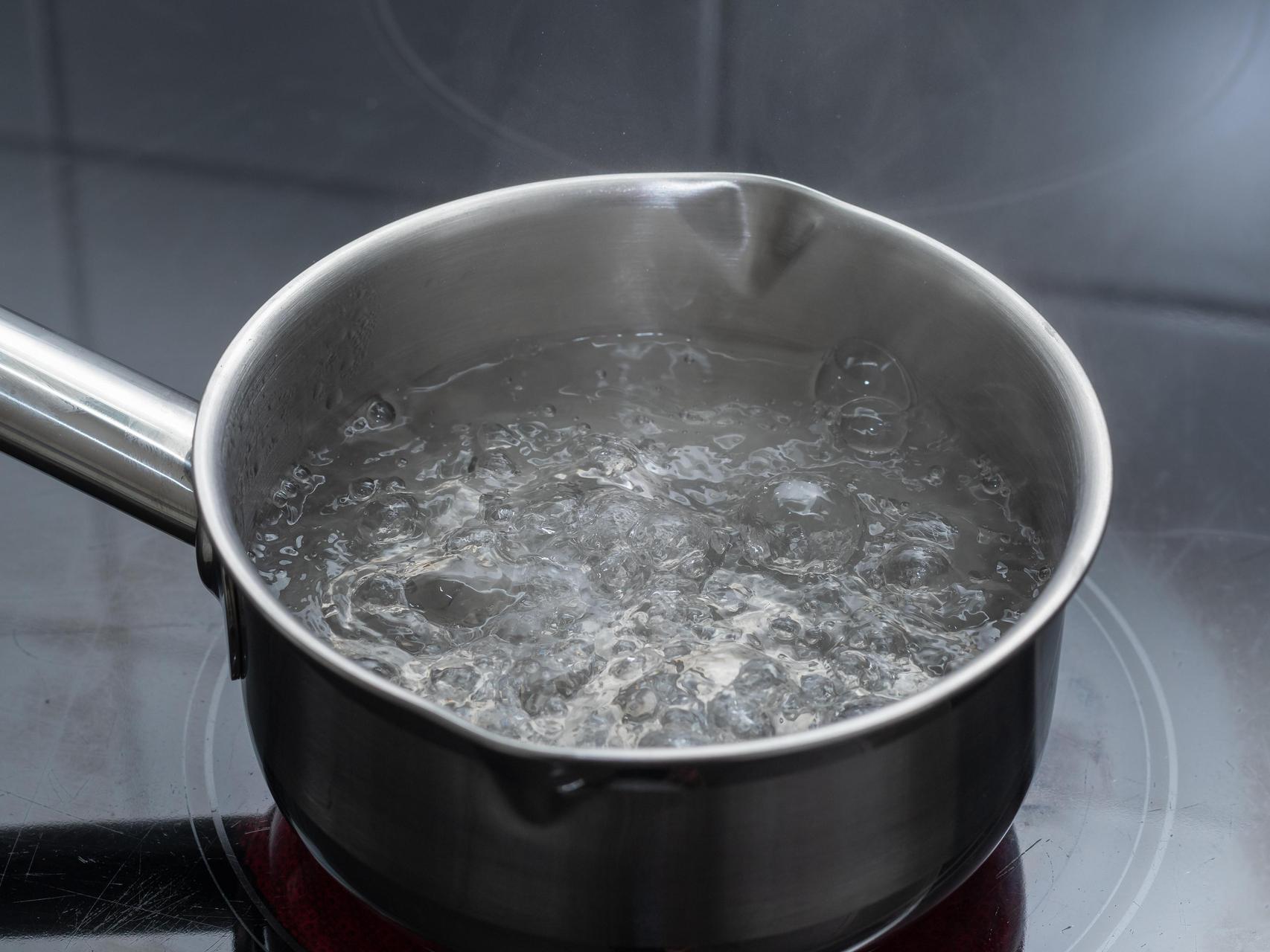 The steam is given from boiling water фото 117