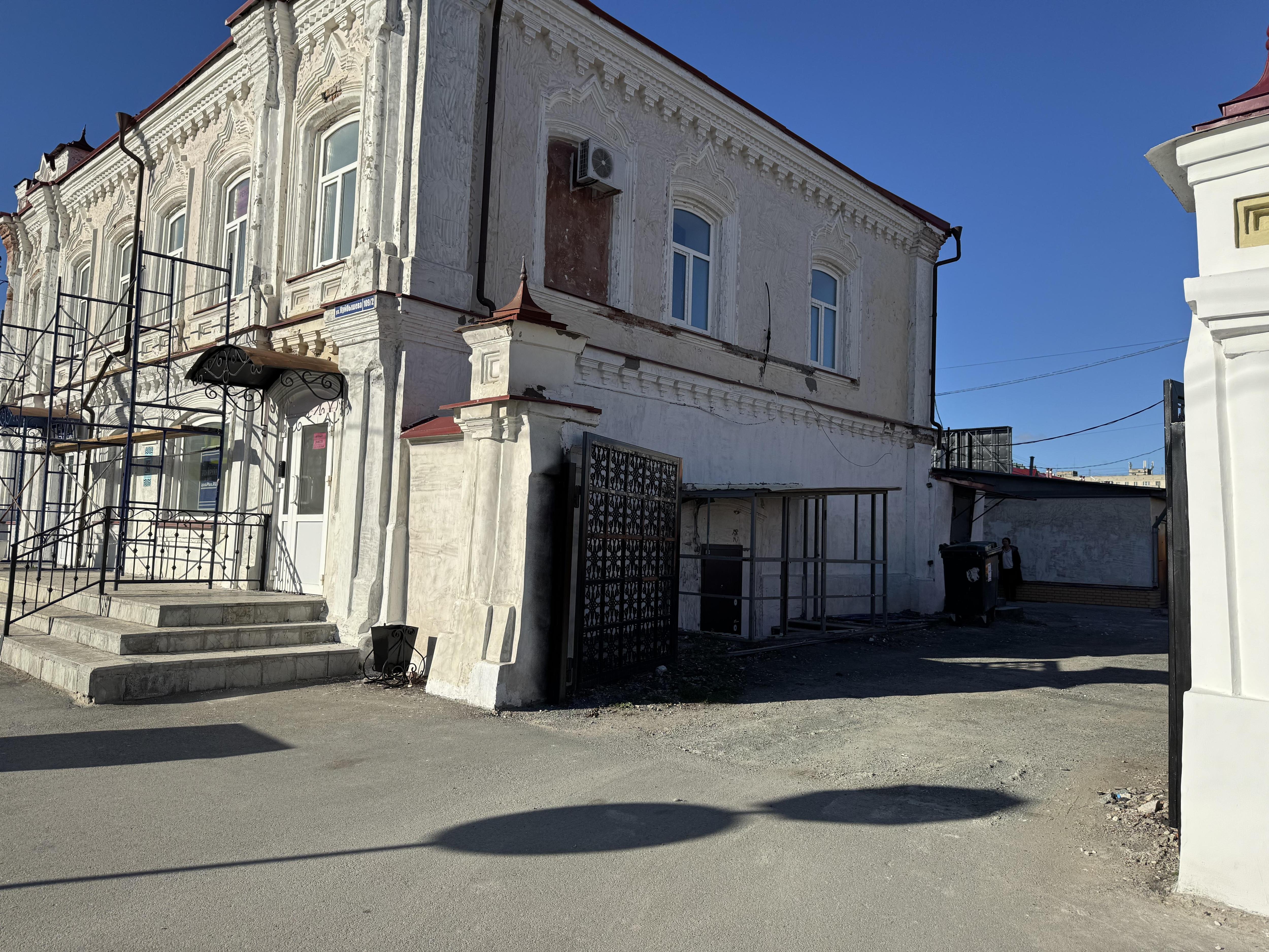 Сквер с историческими воротами вместо «Макдоналдс»: гуляем и смотрим, что сделали в Кургане
