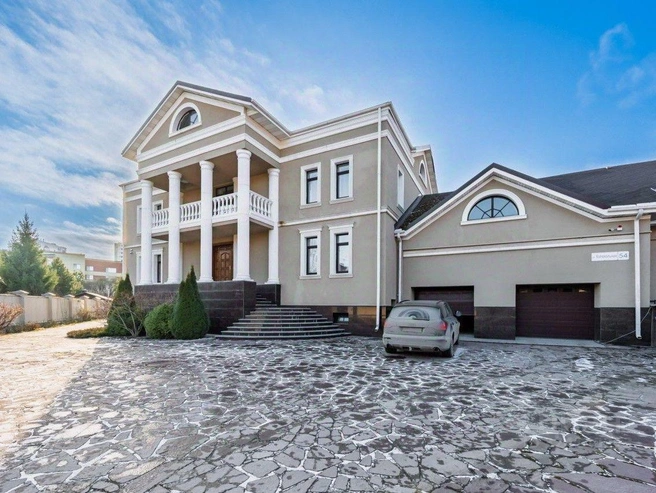 В наличии гараж на два автомобиля | Источник: «Циан»