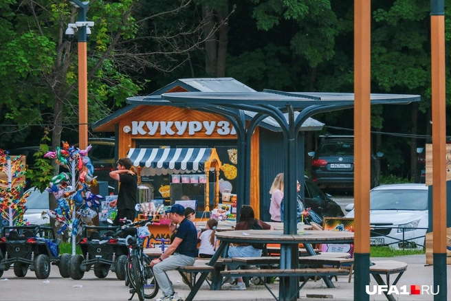 Даже вареная кукуруза, как на море | Источник: Булат Салихов / UFA1.RU