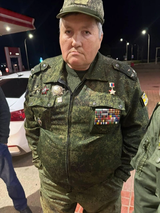 Как только у военных попросили документы на награды, те быстро скрылись на машине без номеров | Источник: Екатерина Колотовкина / T.me