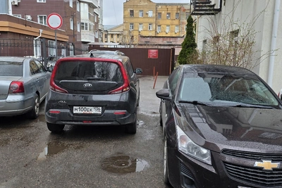 Мама больного ребёнка возмущена парковкой у диспансера