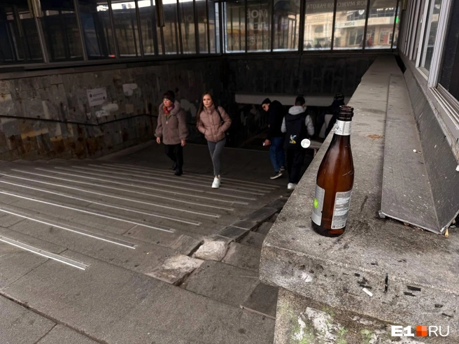 В переходе ситуация тоже не лучше | Источник: Дарья Костомина / E1.RU