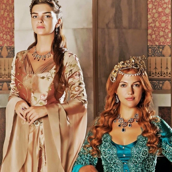 Тест: Выбери турецкий сериал, а мы посоветуем тебе платье в его стиле | Источник: кадр из сериала «Великолепный век» 