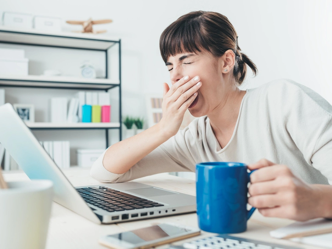 3 лайфхака, которые помогут вам победить дневную сонливость | marieclaire.ru