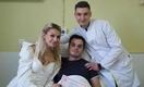 Любовь без границ: пара не стала откладывать свадьбу из-за травмы жениха и сыграла ее в больнице