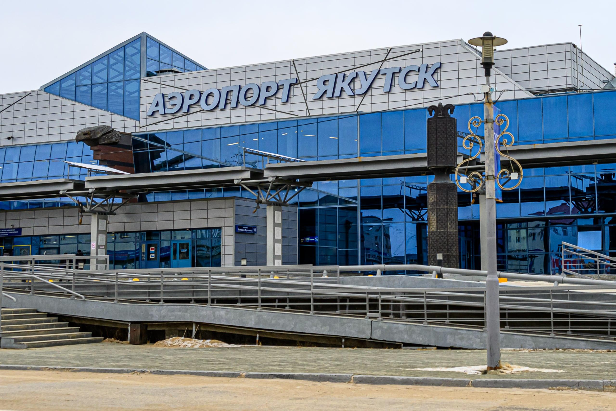 Пьяная женщина ударила полицейского головой в нос в аэропорту Якутска