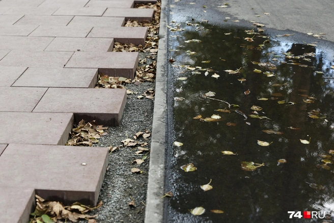 Вода будет разрушать новый асфальт | Источник: Наталья Лапцевич