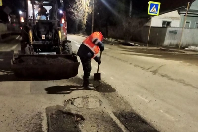 В Костроме восстанавливают асфальтовое покрытие на дорогах