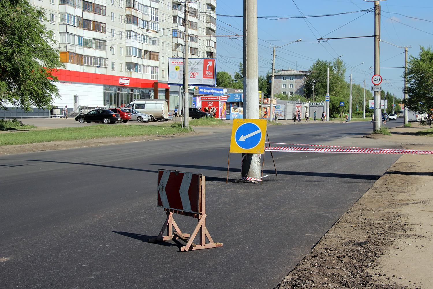 Бетонный столб посреди дороги в Омске перетянули лентой (фото, видео) - 23  июня 2017 - НГС55.ру