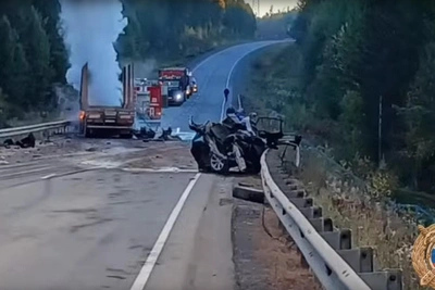 На трассе А-331 столкнулись Lexus и грузовик, двое погибли
