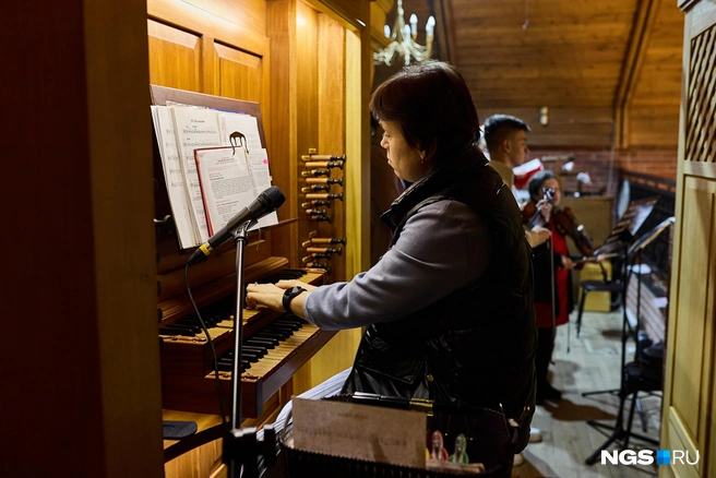 В Кафедральном соборе звучит органная музыка | Источник: Александр Ощепков / NGS.RU