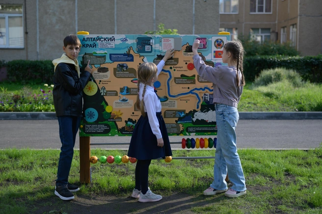 Помимо игрушек, для детских садов фабрика также поставляет некоторое оборудования для школ | Источник: фабрика детской игрушки