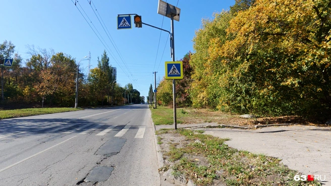 Припарковаться у входа можно только на улице Стара-Загора, вдоль дороги | Источник: Алексей Ногинский / 63.RU