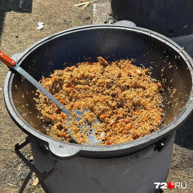 Плов, который продавали в поле, был обалденным | Источник: Мария Токмакова / 72.RU