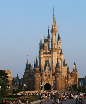 В Японии заново открыли Disneyland, но запретили кричать на американских горках