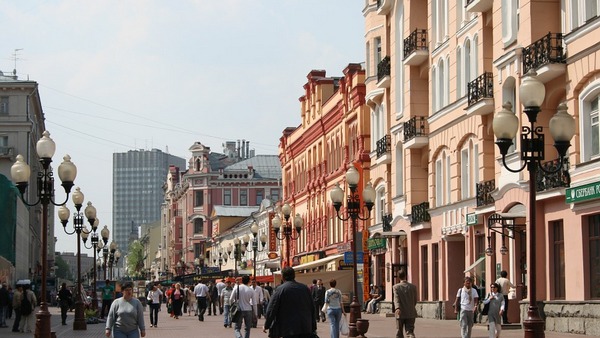 Уличных артистов всегда притягивал Старый Арбат | Источник: Pixabay