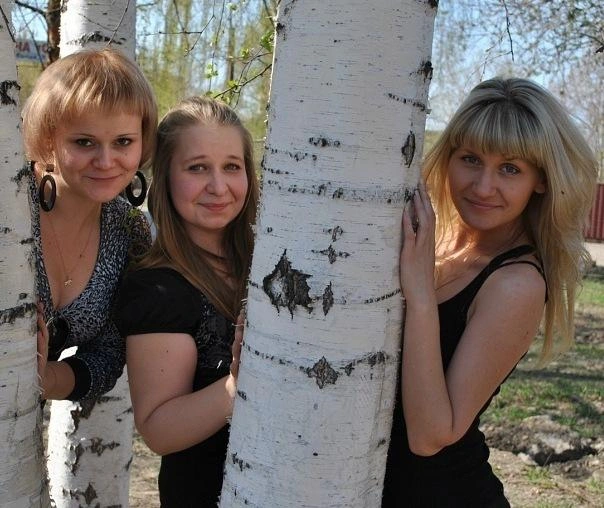 Екатерина (в центре) с коллегами по сериалу, архивное фото | Источник: Екатерина Караченцева / Vk.com