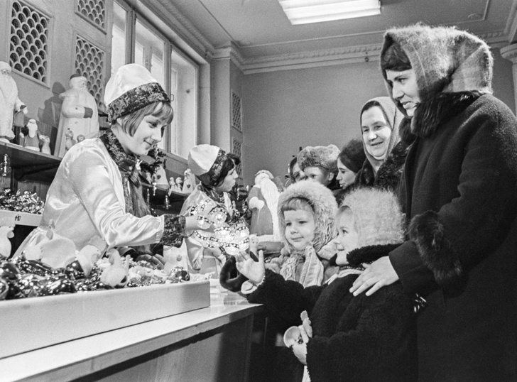Как выглядел шопинг в СССР: 20 фото, которые вызывают приступ ностальгии