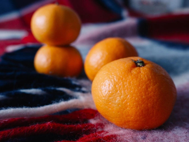 Ценными свойствами обладают не только плоды, но и кожура с эфирными маслами мандаринов. | Источник: Дарья Селенская / Городские медиа