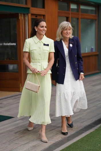 Кейт Миддлтон в платье с поясом от Self-Portrait на Уимблдоне, 2023 год