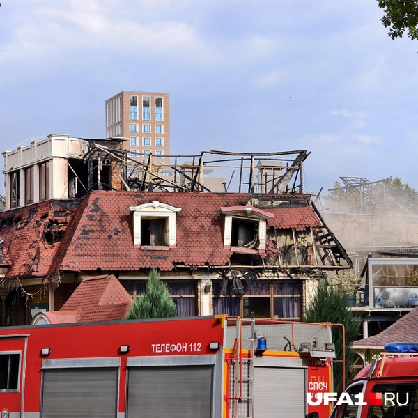 Как раз с кровли пошёл огонь | Источник: Булат Салихов / UFA1.RU 