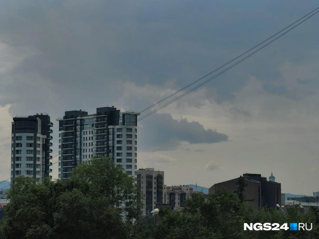 Над городом уже повисли тучи | Источник: Никита Шайхутдинов / NGS24.RU