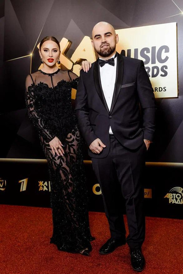 <p>Анна Дзюба и Артем Умрихин на премии «Жара Music Awards-2019»</p>