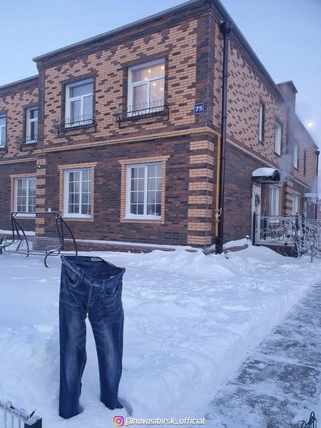В Сибири запустили «дубак-челлендж»: как ведут себя «Доширак», одежда и кипяток при температуре минус 50