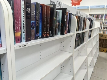 В основном снизу нет книг  | Источник: Павел Красоткин / 72.RU 