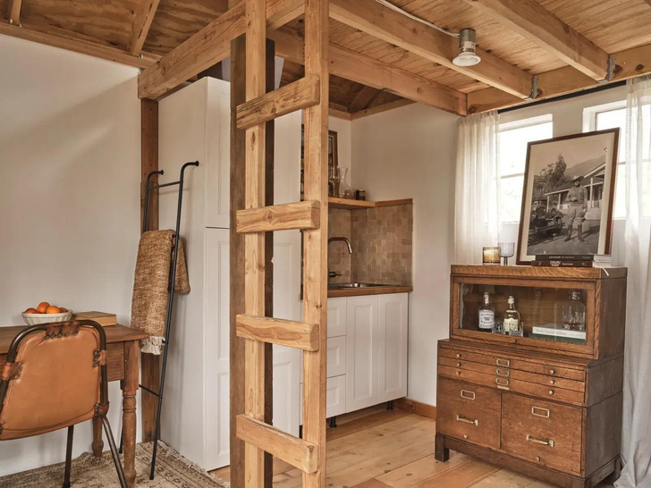 Дизайнер построила микро-дом 11 м² в горах Малибу — вот, как он выглядит!