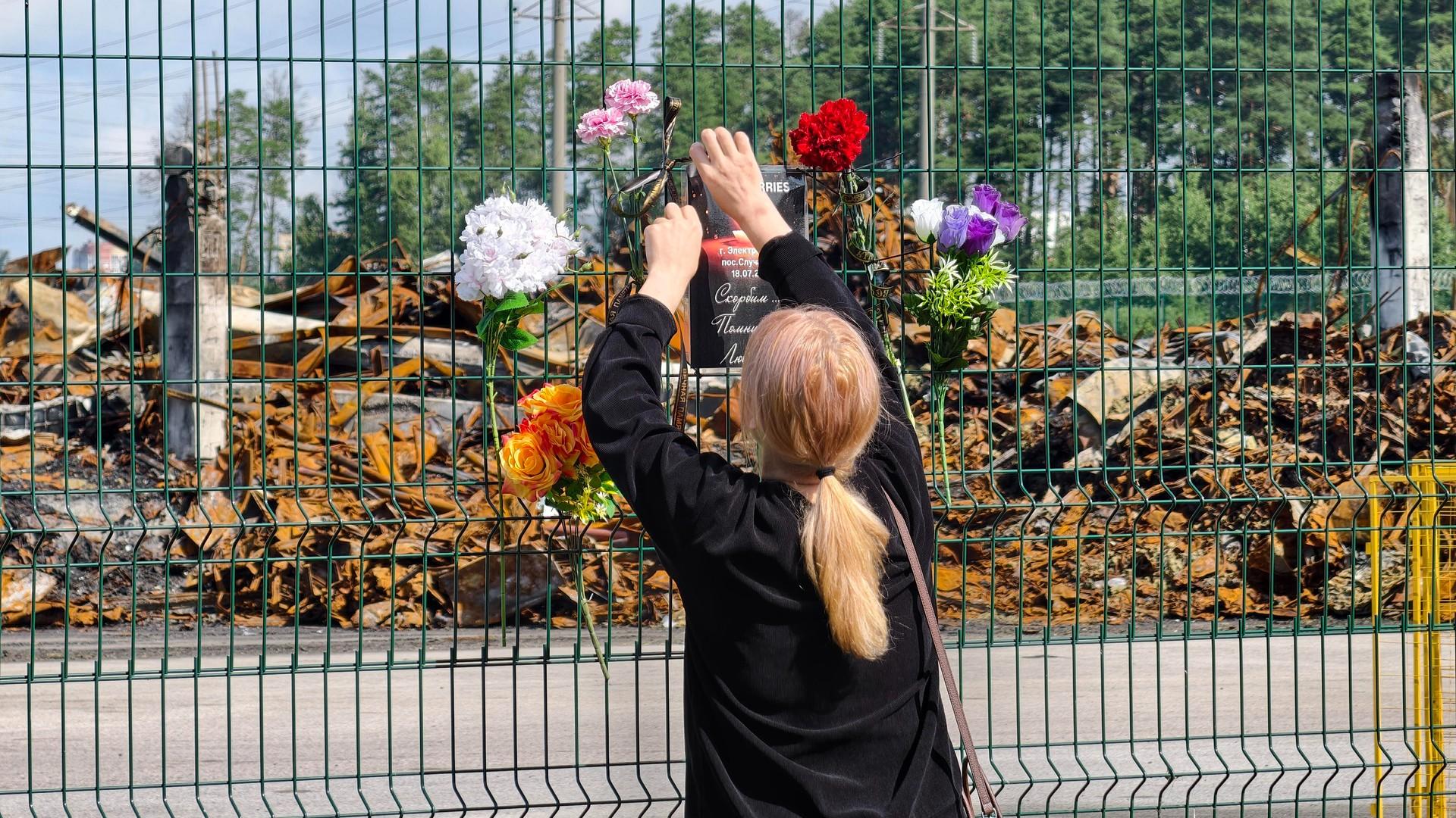 «Начал угрожать штрафом в 300 тысяч». Сотрудники склада Wildberries — о том, как требовали открыть ворота блоков при атаке БПЛА