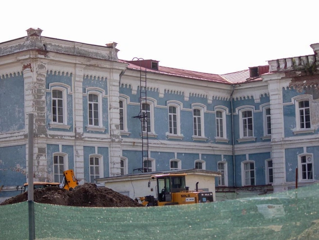 Выглядит здание, мягко говоря, не очень | Источник: Павел Красоткин / 72.RU 