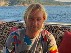 Евгений Плющенко вернулся на лед после операции