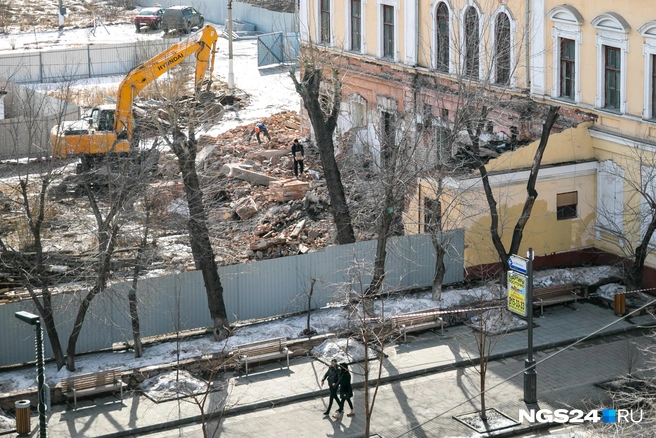 Территория вокруг превратилась в стройплощадку | Источник: Артем Ленц