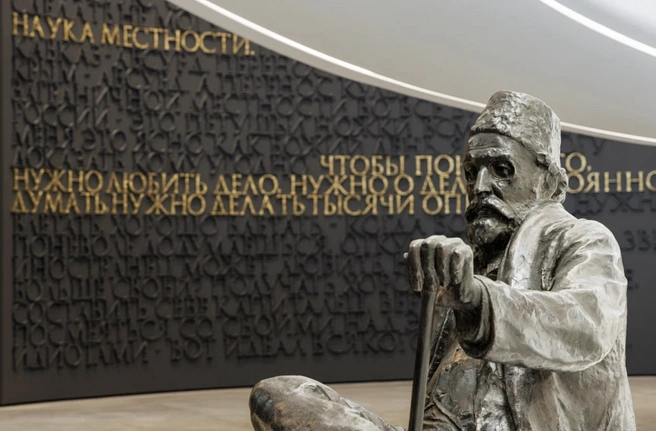 Лев Голицын&nbsp;— основоположник российского виноделия. Памятник выполнен из бронзы в натуральную величину | Источник: Пресс-служба винного города «Белый Мыс»
