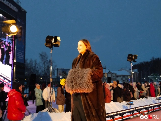 Режиссер Дарья Гароника появилась в шикарной шубе в пол. Подготовилась к поездке в Сибирь | Источник: Сабина Сафронова / 86.RU