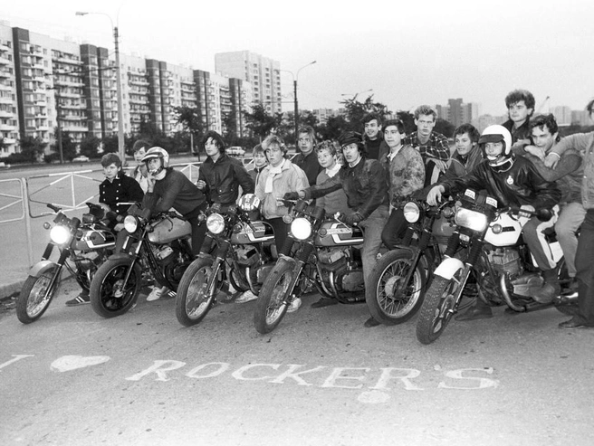 Ленинград. Тусовка рокеров. 1988 год | Источник: Олег Пороховников / ТАСС