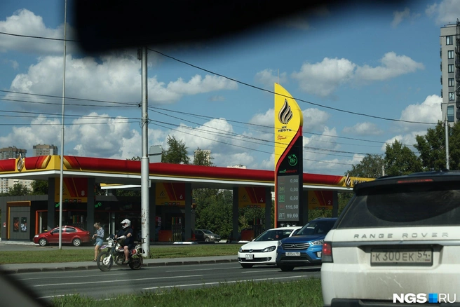 На «НК-нефти» возле «Ауры» нет трех из пяти видов топлива | Источник: Александр Ощепков / NGS.RU