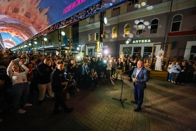 Первые лица города — на первом шоу медиаэкрана | Источник: «Сима-ленд»