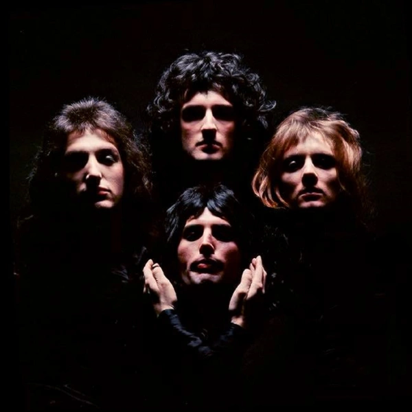 История легендарной обложки альбома Queen II и фотографии, обложкой не ставшие