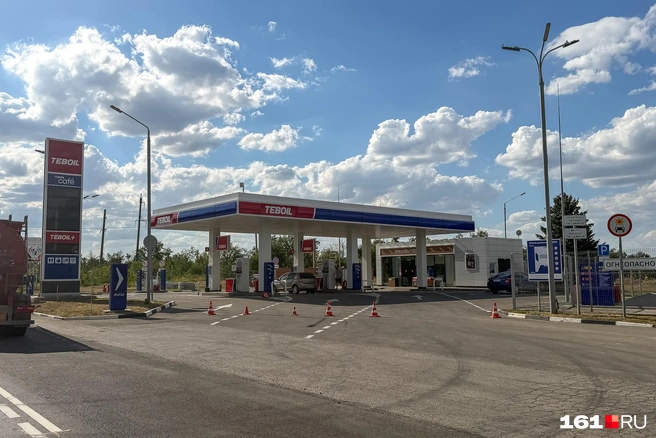 Последняя увиденная нами АЗС перед хутором Старозолотовский | Источник: Евгений Вдовин / 161.RU