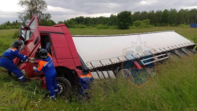 Источник: Официальный канал Аварийно-спасательной службы Ленинградской области